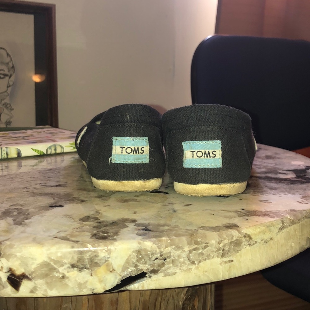 Original Black TOMS